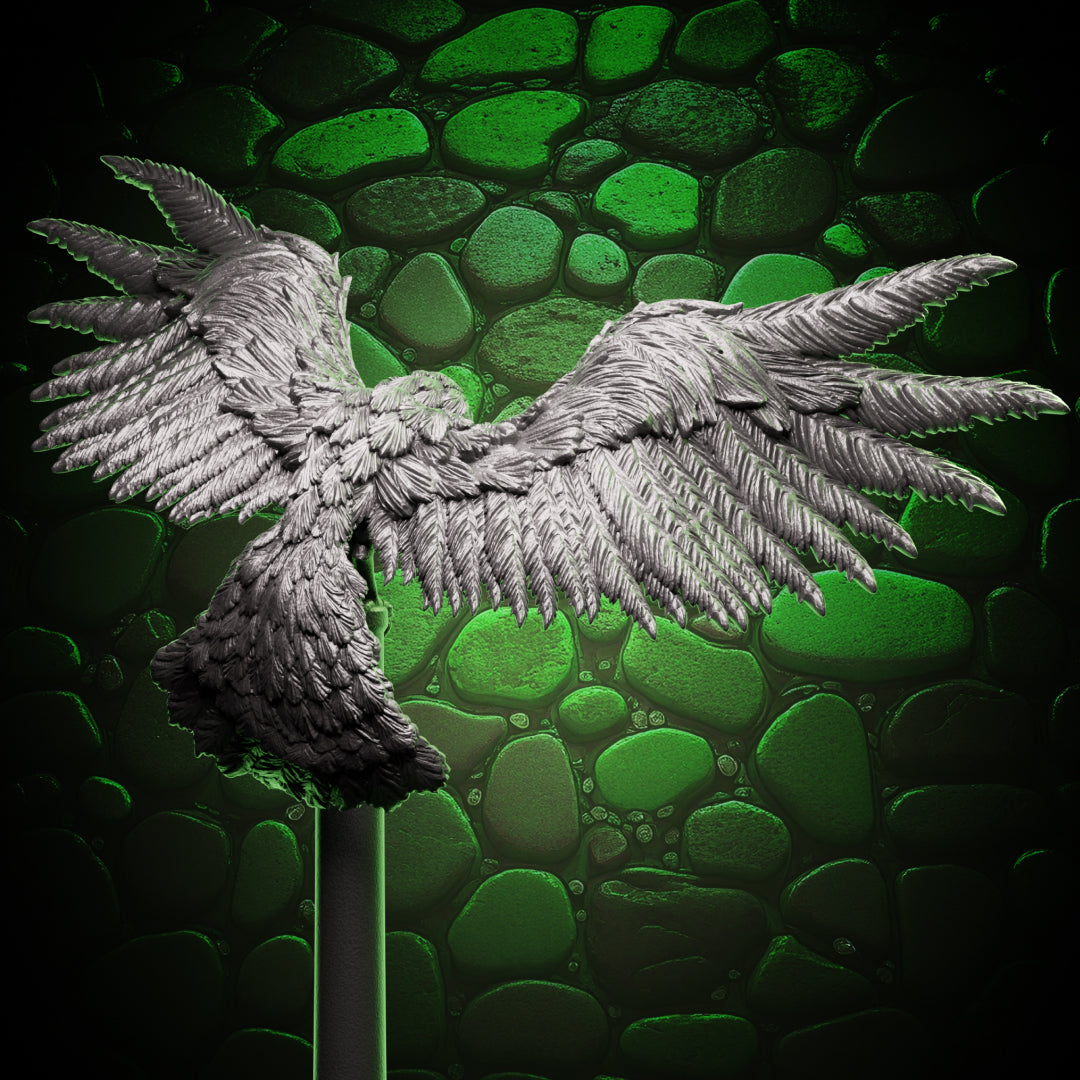 Back view of raven familiar miniature with layered feather details and wide wingspan – tabletop RPG resin mini.