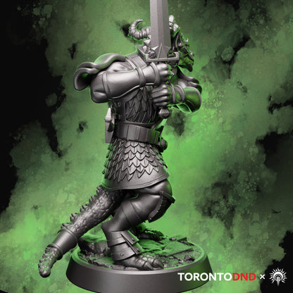 Right side view of a Dragonborn Fighter miniature highlighting scale texture, pauldrons, and blade profile