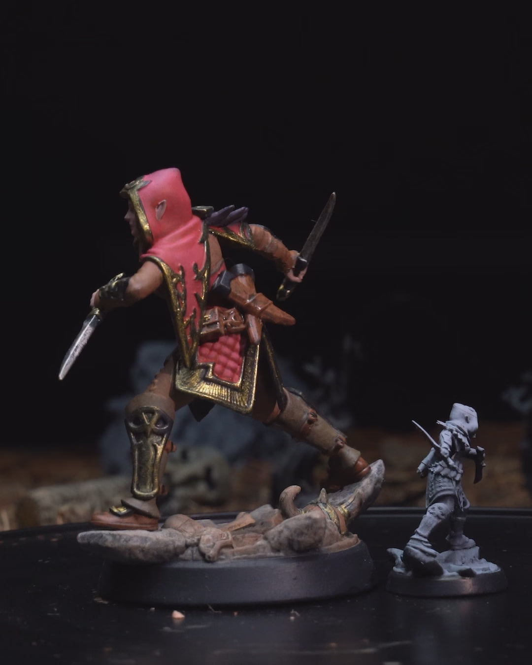 360° animation of Female Elf Rogue miniature showcasing full detail of dual-wielding pose, hooded cloak, and light armor design. | Helios Tabletop