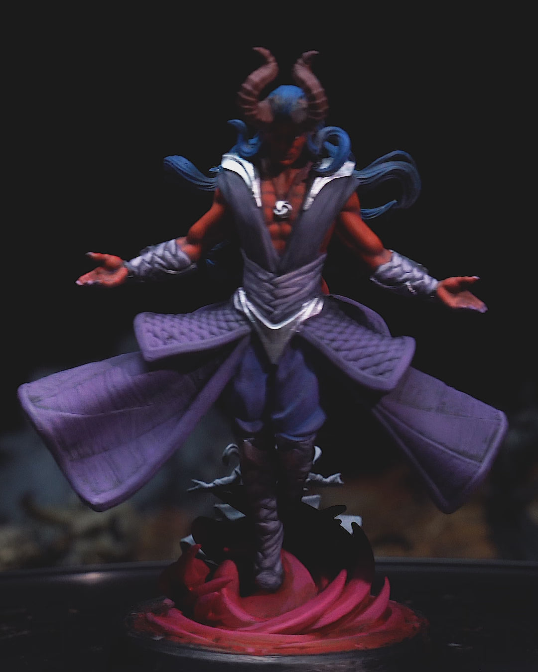360-degree rotational video of Helios Tabletop’s 3D printed Male Tiefling Sorcerer miniature, revealing every angle of the mini and superior resin craftsmanship.