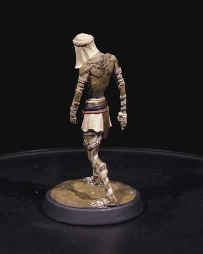 Mummy - Pose 2 - Medium (1in base)